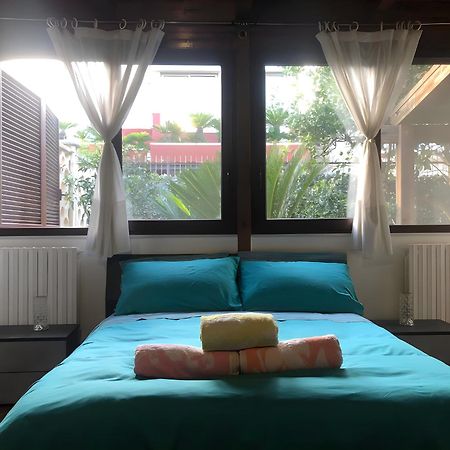 Sea Breeze Villa - Luna Apartment Bari Bagian luar foto