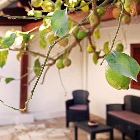 Sea Breeze Villa - Luna Apartment Bari Bagian luar foto