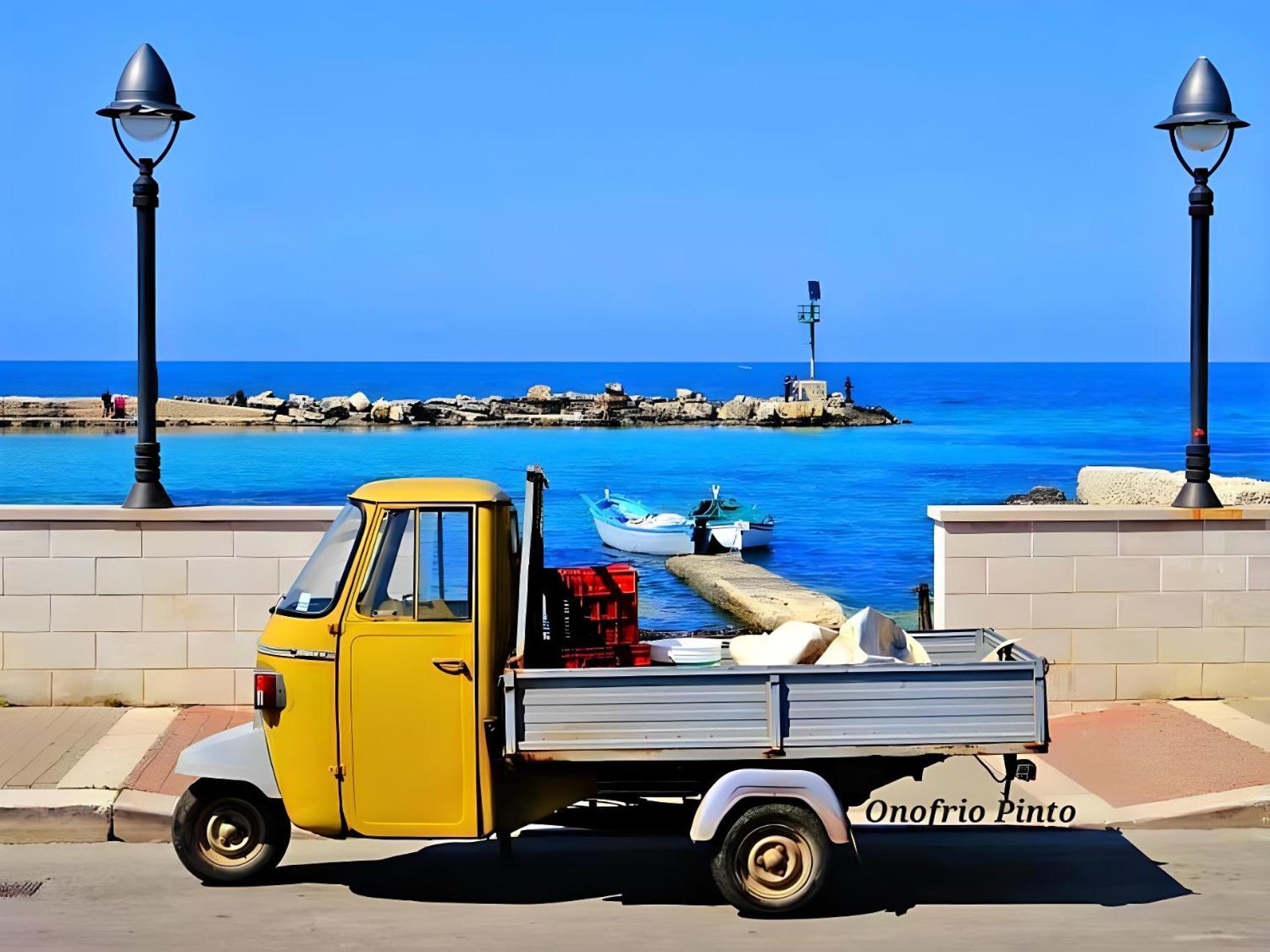Sea Breeze Villa - Luna Apartment Bari Bagian luar foto