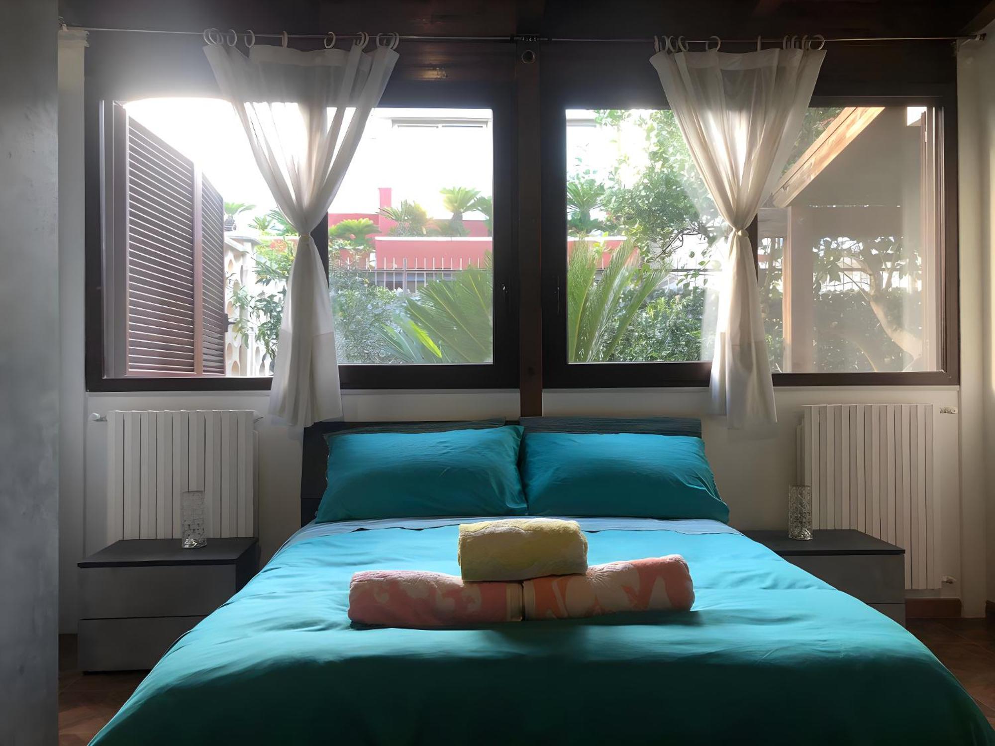 Sea Breeze Villa - Luna Apartment Bari Bagian luar foto
