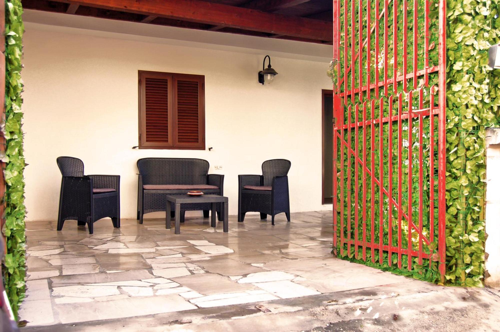 Sea Breeze Villa - Luna Apartment Bari Bagian luar foto