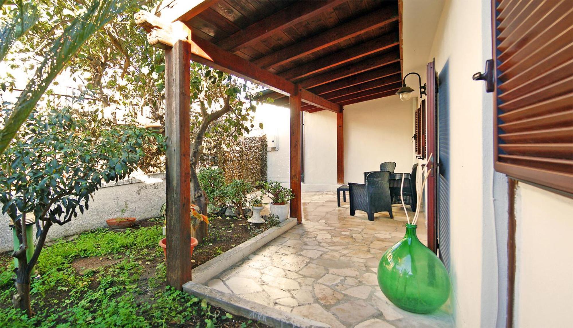 Sea Breeze Villa - Luna Apartment Bari Bagian luar foto