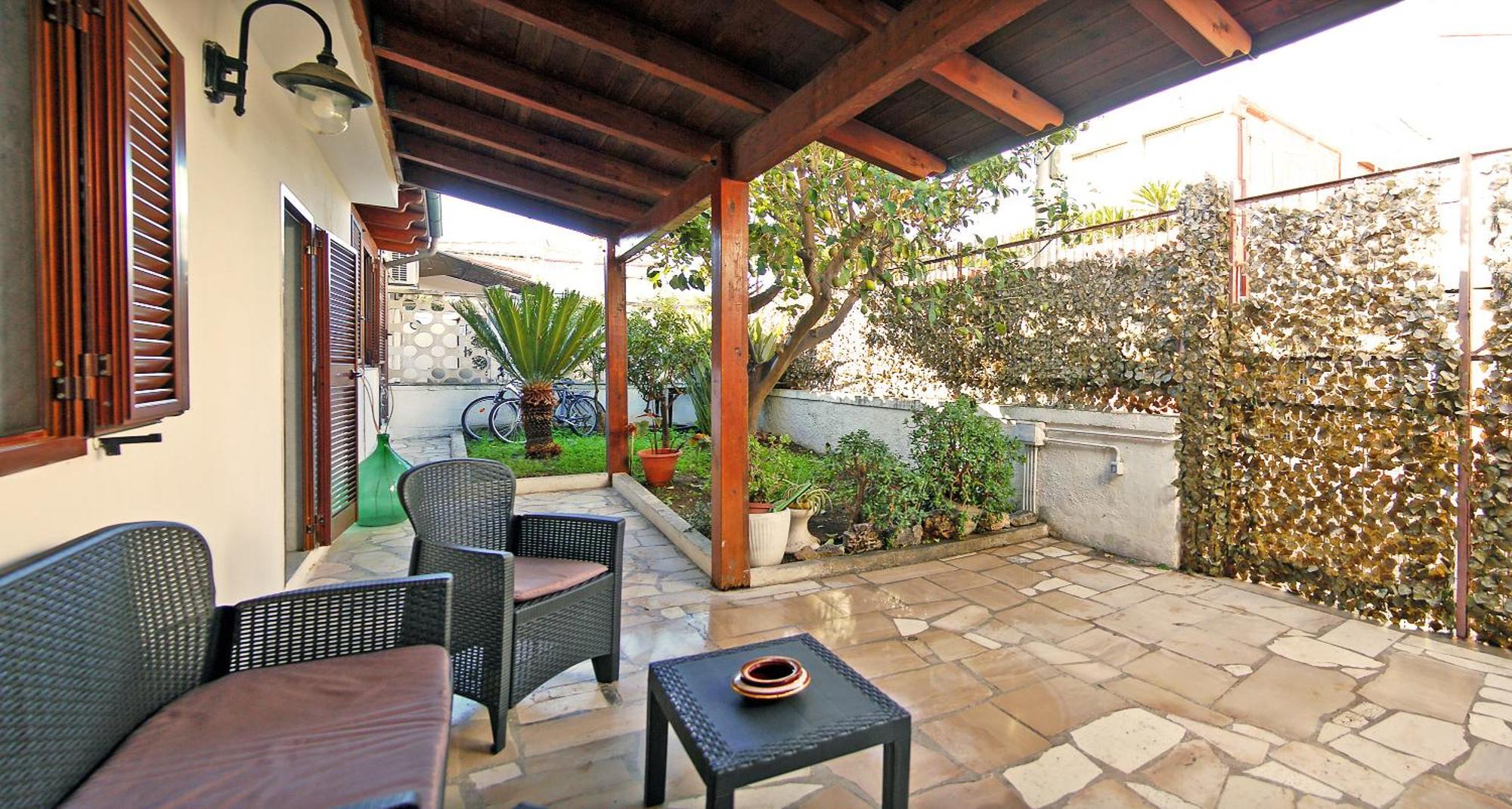 Sea Breeze Villa - Luna Apartment Bari Bagian luar foto