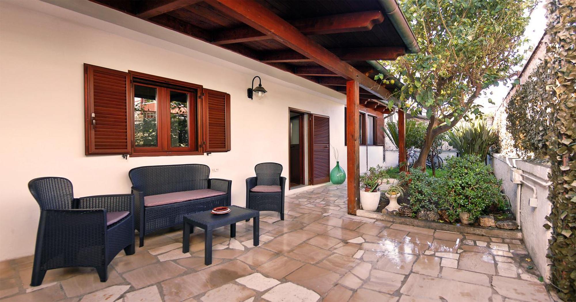 Sea Breeze Villa - Luna Apartment Bari Bagian luar foto